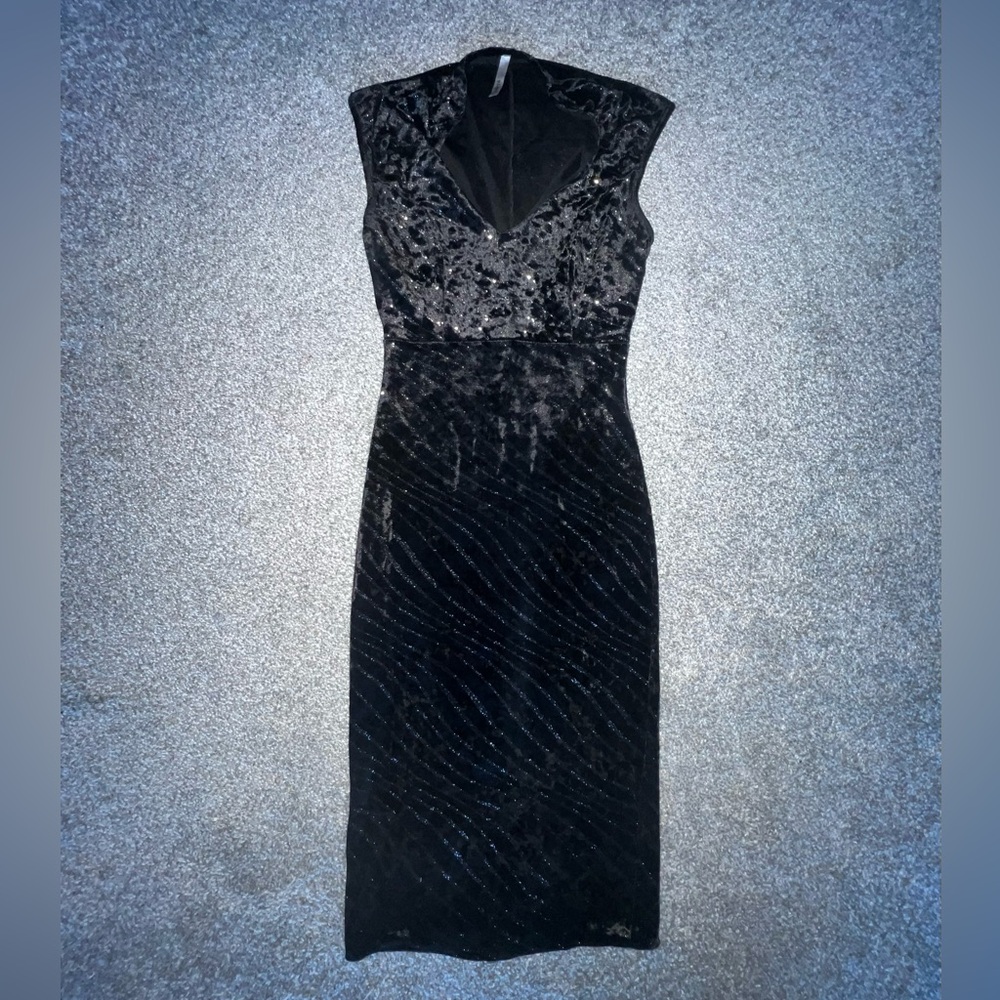 Elegant Black Velvet Dress🦓🖤